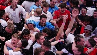 Qatar : les techniques folles des supporters pour boire de l'alcool à la Coupe du Monde 2022