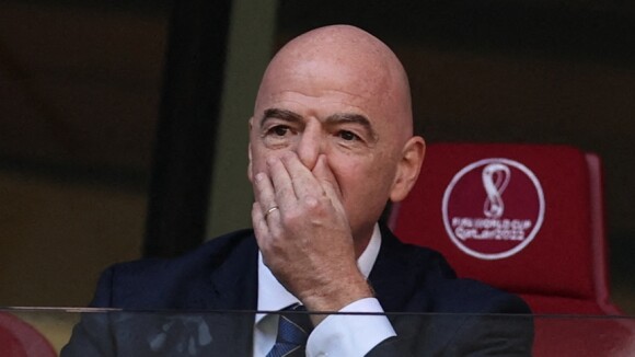 "Le summum de l'hypocrisie" : ce geste du président de la FIFA à la Coupe du monde au Qatar fait hurler les internautes
