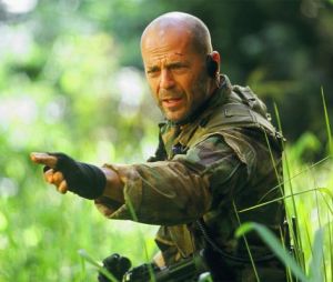 Bruce Willis : cet accident de tournage sur Les larmes du soleil serait-il à l'origine de sa maladie ?