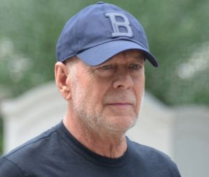 La bande-annonce vidéo du film Les larmes du soleil. Bruce Willis : cet accident de tournage d'il y a 20 ans, pour le film Les larmes du soleil, est-il à l'origine de sa maladie actuelle ?