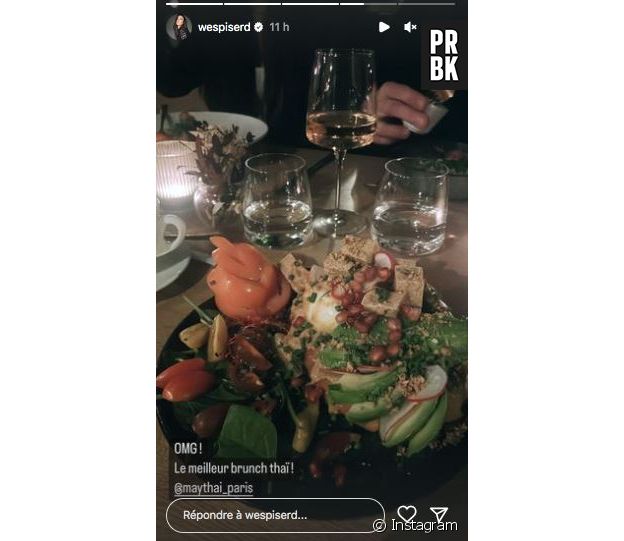 Delphine Wespiser lors d'un diner en tête à tête. A-t-elle déjà oublié Roger ?