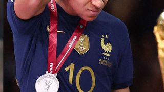 "Merci pour le pire son de 2022" : Vegedream dévoile son titre Merci les Bleus, il n'aurait peut-être pas dû