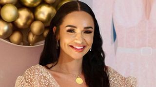 "Toujours dans l'abus elle" : la fille de Jazz Correia perd une dent, la Petite Souris lui offre... une carte bancaire