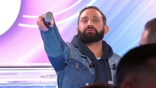 Cyril Hanouna craque en direct sur une femme du public de TPMP et vire tout le plateau : "Je veux être seul avec ma meuf"