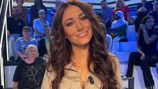 "Je n'aime pas trop" : Delphine Wespiser tente un nouveau look, mais regrette le résultat