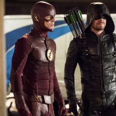 "Ca sera extrêmement émouvant" : Oliver Queen (Arrow) de retour dans la saison 9 de The Flash, les premières infos dévoilées