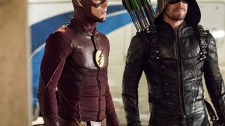 "Ca sera extrêmement émouvant" : Oliver Queen (Arrow) de retour dans la saison 9 de The Flash, les premières infos dévoilées