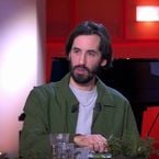 "C'est aussi un macaron à la cervelle ?" : instant malaise pour Lomepal, végétarien, pendant le dîner de C à vous