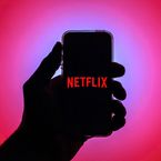 Netflix ne connait pas la crise : pour sa nouvelle comédie romantique, la plateforme va dépenser une somme (quasi) record et miser sur un énorme casting