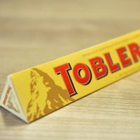 La montagne et son ours caché dedans vont devoir disparaître du logo Toblerone : le coup de pression de la suisse au chocolat qui faisait sa fierté
