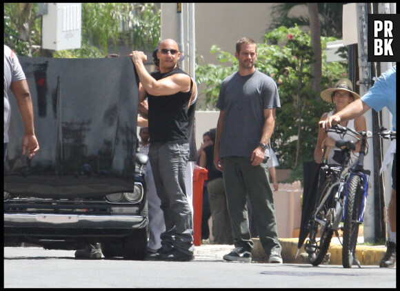 EXCLUSIF - VIN DIESEL ET PAUL WALKER SUR LE TOURNAGE DU FILM "THE FAST AND THE FURIOUS 5" A PUERTO RICO  5487514 Exclusive... "The Fast and the Furious 5" took to the streets of Puerto Rico on July 27, 2010. Vin Diesel drove his muscle car around town with his body double close by the set to jump in when needed as co-star Paul Walker followed him around in a different car as they are pursued by lawmen. 