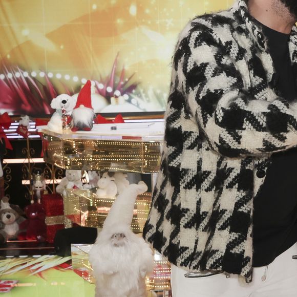 Exclusif - Cyril Hanouna - Sur le plateau de l’émission TPMP (Touche Pas à Mon Poste) présentée en direct par C.Hanouna et diffusée sur C8 - Paris le 06/12/2022 - © Jack Tribeca / Bestimage  Exclusive - No web en Suisse / Belgique 