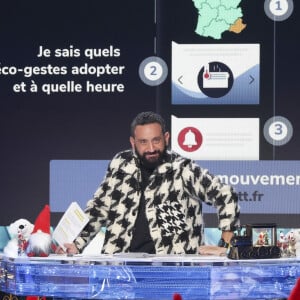 Exclusif - Cyril Hanouna - Sur le plateau de l’émission TPMP (Touche Pas à Mon Poste) présentée en direct par C.Hanouna et diffusée sur C8 - Paris le 06/12/2022 - © Jack Tribeca / Bestimage  Exclusive - No web en Suisse / Belgique 