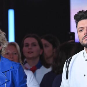 Sophie Davant et Kev Adams - Les personnalités se mobilisent lors de la 36ème édition du Téléthon sur le plateau de France 2, avec pour parrain K.Adams, le 3 décembre 2022. © Coadic GUIREC / Bestimage