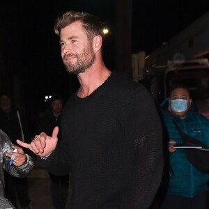 Chris Hemsworth et sa femme Elsa Pataky à la sortie du centre culturel "Pioneer Works" à New York, le 17 novembre 2022.