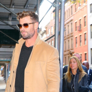Elsa Pataky - Chris Hemsworth vient rendre visite à son ami Matt Damon à New York le 17 novembre 2022.