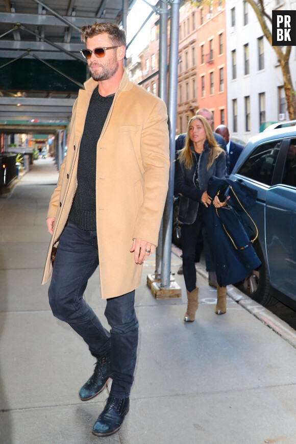 Elsa Pataky - Chris Hemsworth vient rendre visite à son ami Matt Damon à New York le 17 novembre 2022.
