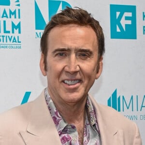 Nicolas Cage, lauréat du prix "Legends and Groundbreakers de Variety au Festival du film de Miami, répond aux journalistes au Miami Dade Collge. Le 5 mars 2023.