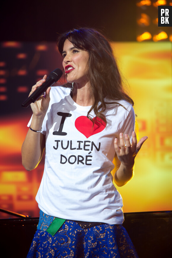 Sophie Coste au concert anniversaire de la radio RFM pour ses 33 ans sur la scène des Folies Bergère à Paris le 16 juin 2014.