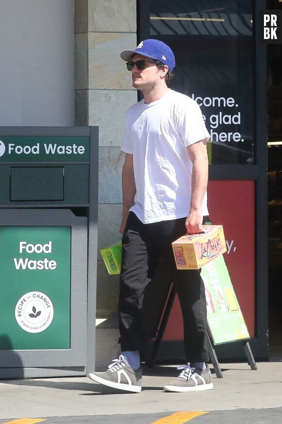 Exclusif - Josh Hutcherson est allé faire des courses à Los Angeles le 10 avril 2023.
