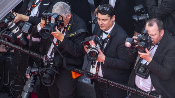 Handicapée, Leah s'est fait virer du tapis rouge du Festival de Cannes à cause de ses chaussures pas assez glam, elle ne peut pourtant rien porter d'autre