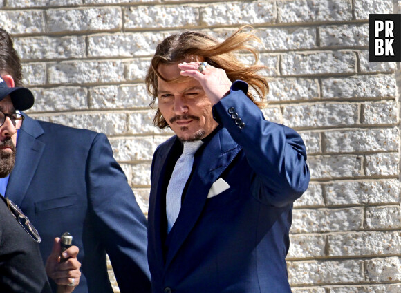 Info - Amber Heard renonce à faire appel de sa condamnation pour diffamation - Johnny Depp et Amber Heard à la sortie du tribunal à Fairfax le 12 avril 2022. Johnny Depp poursuit en diffamation son ex-épouse, Amber Heard, qui l’a accusé de violences conjugales. 