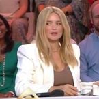 "Ah merde..." : Anne-Elisabeth Lemoine gaffe en balançant sur les coulisses, malaise pour Virginie Efira dans C à vous