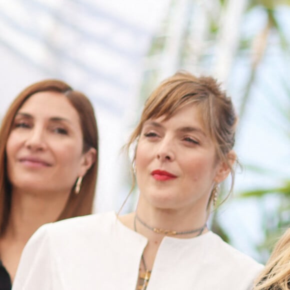 Eric Reinhart, Audrey Diwan, Valérie Donzelli, Virginie Efira (enceinte) et Melvil Poupaud au photocall de "L'amour et les forêts (just the two of us)" lors du 76ème Festival International du Film de Cannes, le 24 mai 2023. © Moreau/Jacovides/Bestimage