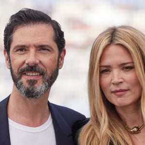 Virginie Efira (enceinte) et Melvil Poupaud au photocall de "L'amour et les forêts (just the two of us)" lors du 76ème Festival International du Film de Cannes, le 24 mai 2023. © Moreau/Jacovides/Bestimage 