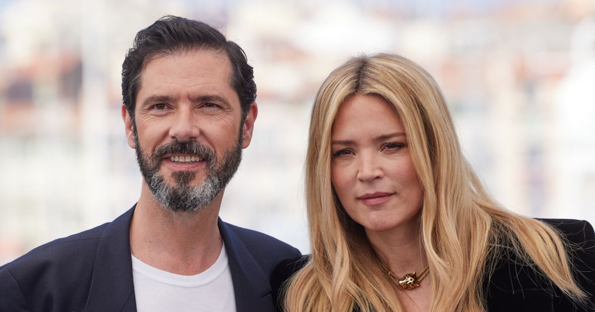 Virginie Efira (enceinte) Et Melvil Poupaud Au Photocall De L'amour Et ...