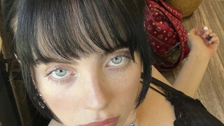 "Laissez les femmes exister !" : on reproche à Billie Eilish d'être "trop féminine", mais spoiler alert, elle s'en tape complètement