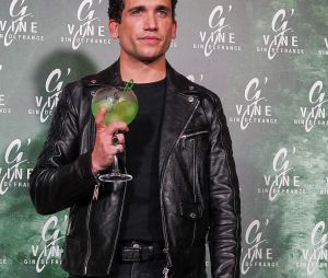 Jaime Lorente au photocall de la soirée "G'Vine" à Madrid, le 4 mai 2022.