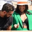 Cyril Hanouna aperçu en belle compagnie à Roland-Garros, qui est cette sublime brune qui a fait tourner toutes les têtes en tribunes ?