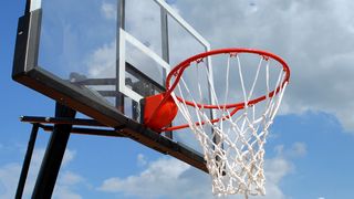 Cette méga star de NBA se fait afficher par une actrice porno après avoir trompé sa femme enceinte avec elle... Attention ça pique !