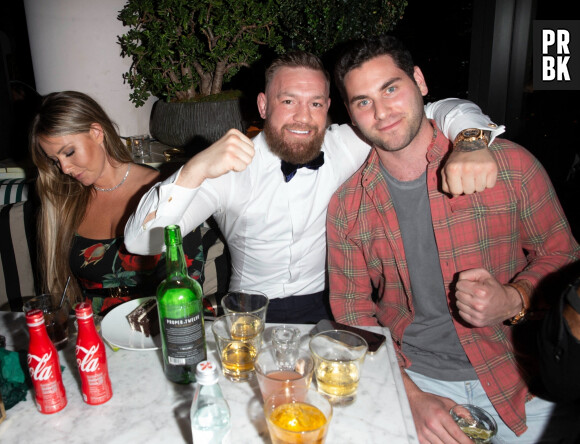 Exclusif - Conor McGregor boit des shots à la soirée d'anniversaire de l'agent Marc Roberts à l'Harriets Rooftop Club à West Hollywood le 19 septembre 2021. 