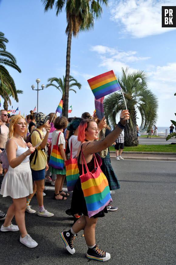 La Gay Pride de Nice 2022, alias "Pink Parade" a eu lieu sur la promenade des Anglais, le 23 juillet 2022. La marche des fiertés LGBT de Nice (ex Gay Pride), s'est élancée depuis le jardin Albert 1er en passant devant le Negresco, un cortège festif téunissnt entre 8 à 10000 personnes. © Bruno Bebert/Bestimage 