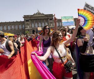 Défilé annuel de la Gay Pride "Marche des Fiertes LGBT+" à Strasbourg, France, le 18 juin 2022. © Elyxandro Cegarra/Panoramic/Bestimage 