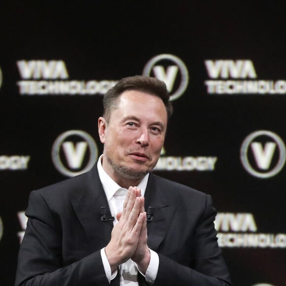 Le PDG de SpaceX, Twitter et du constructeur de voitures électriques Tesla, Elon Musk lors d'un débat au salon Viva Technology (VivaTech 2023) au Paris Expo Porte de Versailles à Paris, France, le 16 juin 2023. © Stéphane Lemouton/Bestimage 