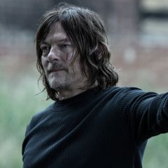 "Désolé de t'avoir balancé des sauts de m*rdes" : énorme surprise dans le spin-off The Walking Dead sur Daryl, Jeffrey Dean Morgan défonce les fans toxiques