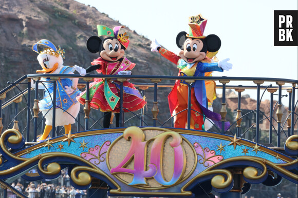 Disneyland : une révolution en approche pour les rencontres avec les personnages, et tout le monde sera gagnant
Le parc Disneyland fête son 40ème anniversaire à Tokyo à l'occasion de la parade "Disney Harmony in Color" présentée à la presse, le 10 avril 2023 à Urayasu, près de Tokyo.