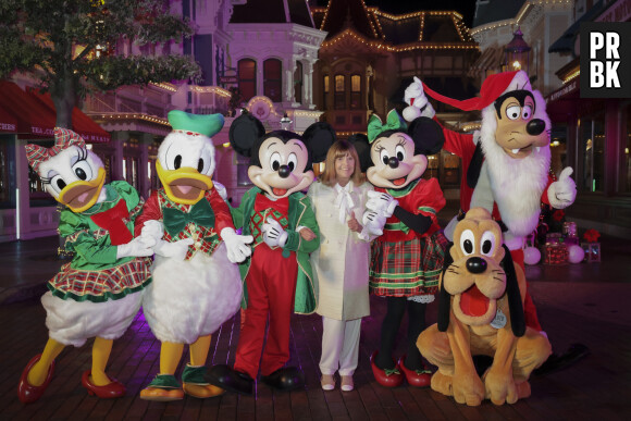 Exclusif - Daisy, Donald, Mickey, Chantal Goya, Minnie, Pluto, Dingo - Jour 3 - Tournage de l'émission "Nuit magique dans le monde de Disney" à Disneyland Paris, diffusée le 27 décembre sur M6. Le 9 septembre 2022 © C.Moreau-J.Tribeca / Bestimage