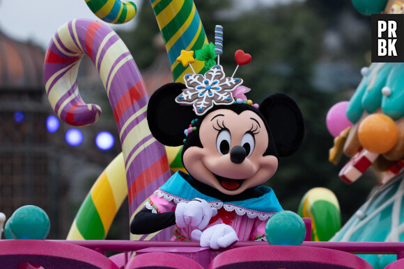 La nouvelle parade étincelante de Noël - Les célébrités fêtent Noël à Disneyland Paris en novembre 2021. La féérie de Noël brille de mille feux à Disneyland Paris ! Pour célébrer l’ouverture de la saison, plusieurs célébrités se sont retrouvées au Parc pour découvrir les festivités les plus magiques d’Europe et rencontrer les Personnages Disney dans leur plus beaux habits de Noël. © Disney via Bestimage