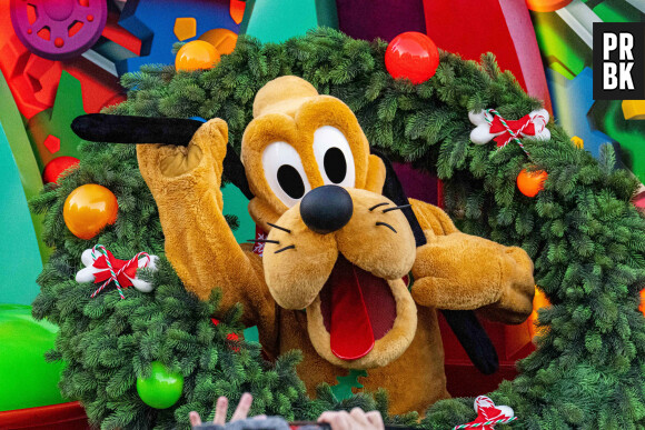 La nouvelle parade étincelante de Noël - Les célébrités fêtent Noël à Disneyland Paris en novembre 2021. La féérie de Noël brille de mille feux à Disneyland Paris ! Pour célébrer l’ouverture de la saison, plusieurs célébrités se sont retrouvées au Parc pour découvrir les festivités les plus magiques d’Europe et rencontrer les Personnages Disney dans leur plus beaux habits de Noël. © Disney via Bestimage