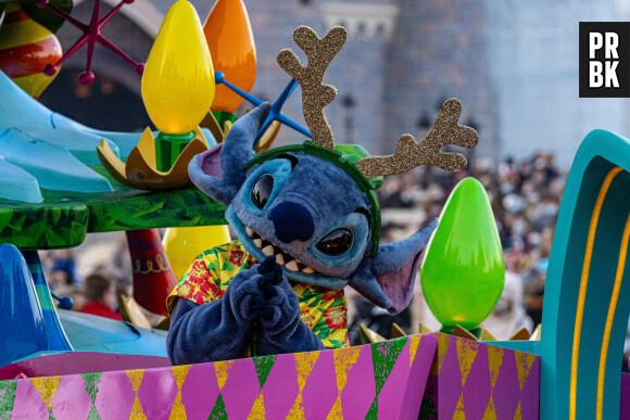 The Walt Disney Company aurait déposé un brevet qui améliorerait nettement la visibilité des artistes sous les costumes.
La nouvelle parade étincelante de Noël - Les célébrités fêtent Noël à Disneyland Paris en novembre 2021. © Disney via Bestimage