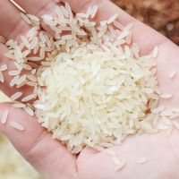 Alors que les experts en cuisine débattent de l&#039;idée de laver le riz, la science a tranché le débat il y a longtemps