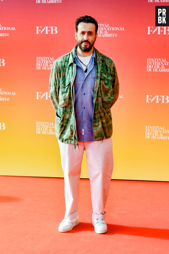 Jonathan Cohen sur le tapis rouge du photocall de la première du film "Une année difficile" lors du 1er Festival International du Film de Biarritz "Nouvelles vagues" à Biarritz, France, le 30 juin 2023. © Christophe de Prada/Bestimage