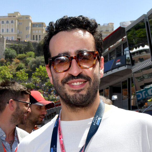 Jonathan Cohen lors de la journée des qualifications du Grand Prix de Monaco 2022 de F1, où le pilote monégasque de Ferrari, C.Leclerc, est en pôle position, à Monaco, le 28 mai 2022. © Bruno Bebert/Bestimage