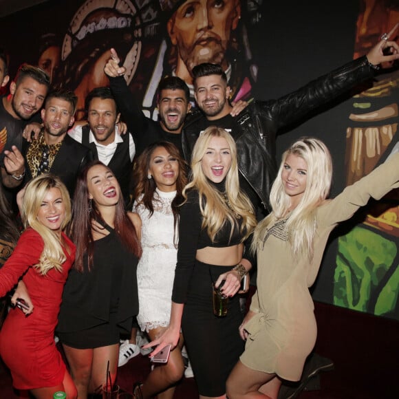 EXCLUSIF. Les Marseillais (W9), Fanny, Paga, Stephanie, Thomas, Carla, Kevin, Julien, Kim, Bryan, Jessica, Antonin, Rawell lors du lancement de l'emission 'Les Marseillais South Africa' au restaurant Faust a Paris, France le 23 Fevrier 2016. Photo by Jerome Domine/ABACAPRESS.COM