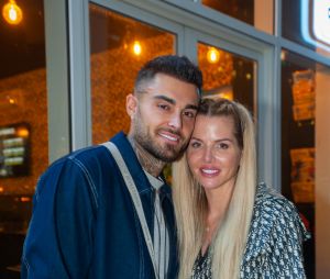 Exclusif - Thibault Garcia et sa femme Jessica Thivenin lors de la soirée « Come Chill with Booba » au bar Le Tube à Dubaï le 21 octobre 2021. © Nicolas Briquet / Bestimage
