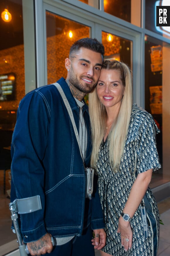 Exclusif - Thibault Garcia et sa femme Jessica Thivenin lors de la soirée « Come Chill with Booba » au bar Le Tube à Dubaï le 21 octobre 2021. © Nicolas Briquet / Bestimage